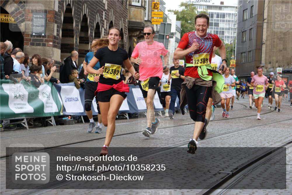 13.09.2026 - 21. swb-Marathon Bremen Strokosch-Dieckow http://msf.ph/oto/10358235 13.09.2026 10:57:24 Ziel 10157, 10166, 10408, 10578, 10700, 10772, 10969, 11000, 11079, 11236, 11292, 11328, 11484, 11667, 11946, 12032, 10177, 10300, 10394, 11106, 11245, 11365, 11480, 11498, 11734, 11965, 11966, 12037, 12111, 12222, 12372 meine-sportfotos.de
