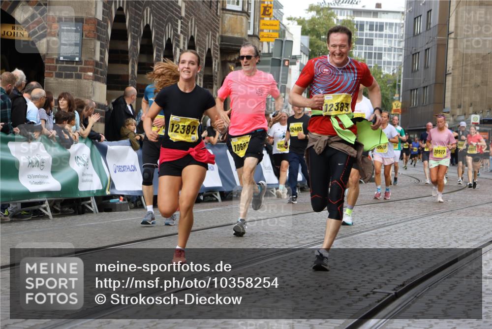 13.09.2026 - 21. swb-Marathon Bremen Strokosch-Dieckow http://msf.ph/oto/10358254 13.09.2026 10:57:24 Ziel 10157, 10166, 10408, 10578, 10700, 10772, 10969, 11000, 11079, 11236, 11292, 11328, 11484, 11667, 11946, 12032, 10177, 10300, 10394, 11106, 11245, 11365, 11480, 11498, 11734, 11965, 11966, 12037, 12111, 12222, 12372 meine-sportfotos.de