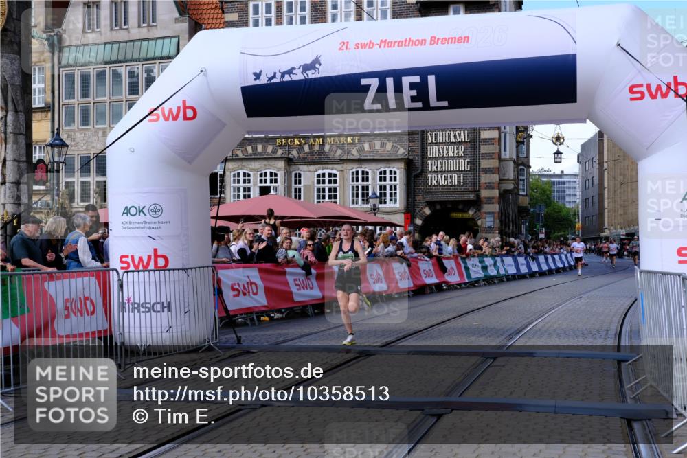 13.09.2026 - 21. swb-Marathon Bremen Tim E. http://msf.ph/oto/10358513 13.09.2026 12:54:15 Ziel 5160, 6112, 13212 meine-sportfotos.de