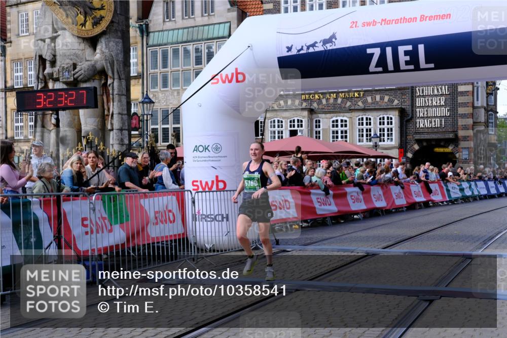 13.09.2026 - 21. swb-Marathon Bremen Tim E. http://msf.ph/oto/10358541 13.09.2026 12:54:16 Ziel 5160, 6112, 13212 meine-sportfotos.de