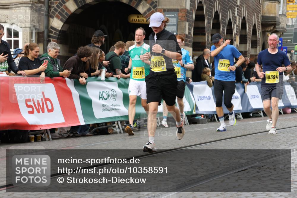 13.09.2026 - 21. swb-Marathon Bremen Strokosch-Dieckow http://msf.ph/oto/10358591 13.09.2026 10:57:35 Ziel 10166, 10226, 10517, 10518, 10578, 10687, 10700, 10772, 10969, 11236, 11292, 11484, 11609, 11667, 12263, 12382, 12383, 12400, 12411, 10460, 10707, 10728, 11153, 11245, 11532, 11568, 11856, 12222, 12228, 12231, 12264, 12427, 12555 meine-sportfotos.de