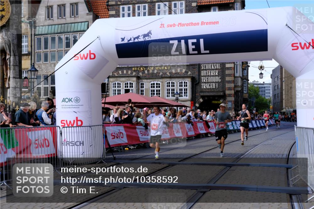 13.09.2026 - 21. swb-Marathon Bremen Tim E. http://msf.ph/oto/10358592 13.09.2026 12:54:24 Ziel 1256, 1629, 6112, 9399, 9617 meine-sportfotos.de