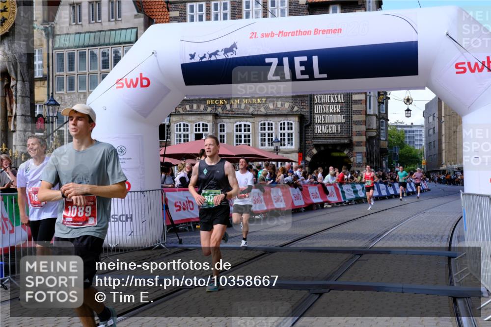 13.09.2026 - 21. swb-Marathon Bremen Tim E. http://msf.ph/oto/10358667 13.09.2026 12:54:27 Ziel 1256, 1629, 6112, 9399, 9617 meine-sportfotos.de