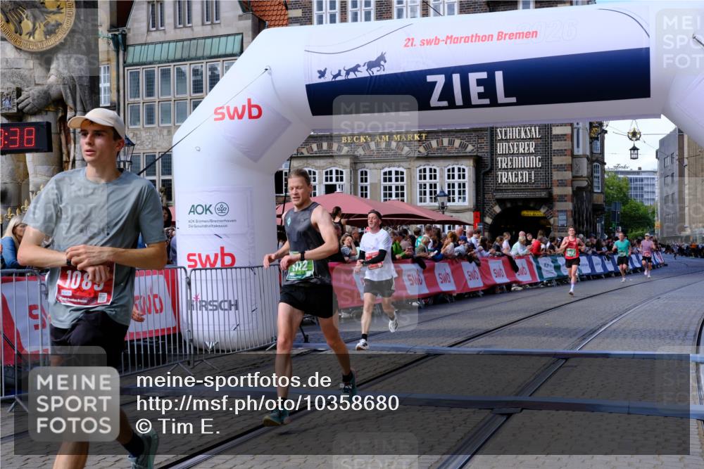 13.09.2026 - 21. swb-Marathon Bremen Tim E. http://msf.ph/oto/10358680 13.09.2026 12:54:27 Ziel 1256, 1629, 6112, 9399, 9617 meine-sportfotos.de