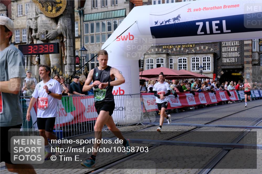 13.09.2026 - 21. swb-Marathon Bremen Tim E. http://msf.ph/oto/10358703 13.09.2026 12:54:27 Ziel 1256, 1629, 6112, 9399, 9617 meine-sportfotos.de