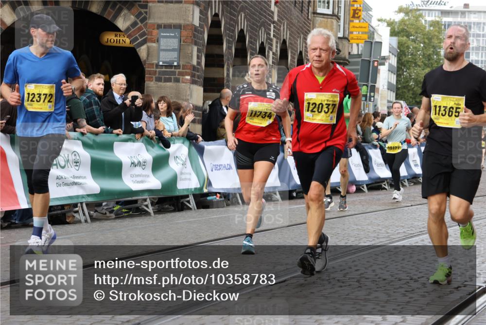 13.09.2026 - 21. swb-Marathon Bremen Strokosch-Dieckow http://msf.ph/oto/10358783 13.09.2026 10:57:37 Ziel 10166, 10226, 10300, 10394, 10517, 10518, 10578, 10687, 10700, 10969, 11236, 11292, 11484, 11498, 11609, 11667, 12037, 12263, 12382, 12383, 12400, 12411, 10078, 10460, 10565, 10707, 10728, 11153, 11532, 11568, 11824, 11856, 12222, 12228, 12231, 12264, 12427, 12555 meine-sportfotos.de