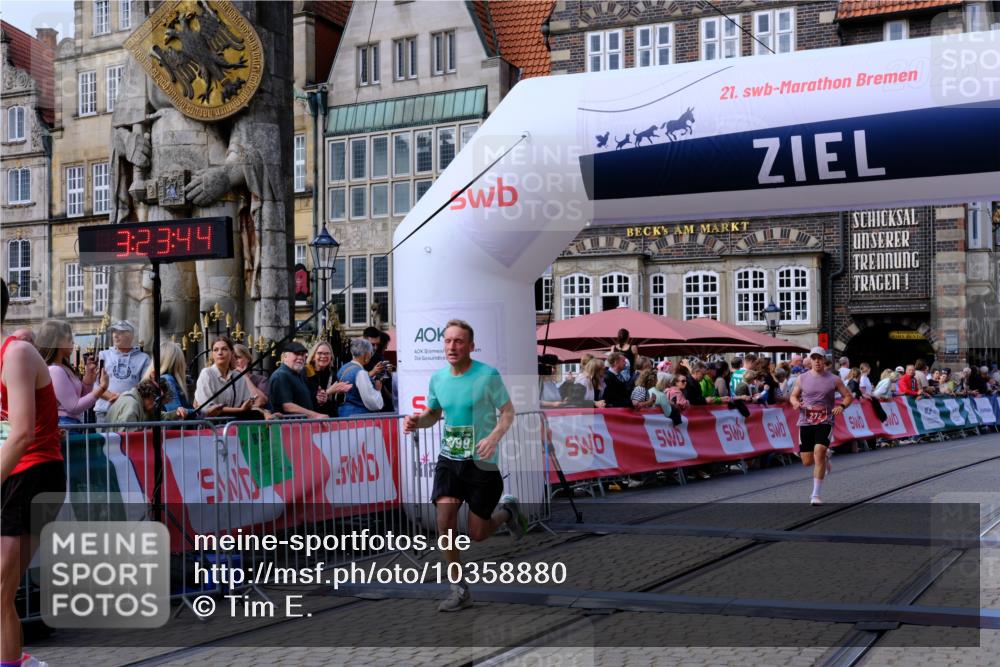 13.09.2026 - 21. swb-Marathon Bremen Tim E. http://msf.ph/oto/10358880 13.09.2026 12:54:33 Ziel 1256, 1629, 6112, 9399, 9617 meine-sportfotos.de