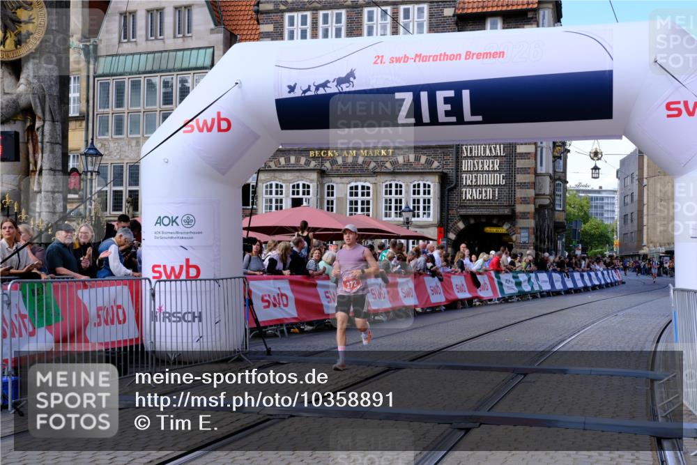 13.09.2026 - 21. swb-Marathon Bremen Tim E. http://msf.ph/oto/10358891 13.09.2026 12:54:34 Ziel 1256, 1629, 9399, 9617 meine-sportfotos.de