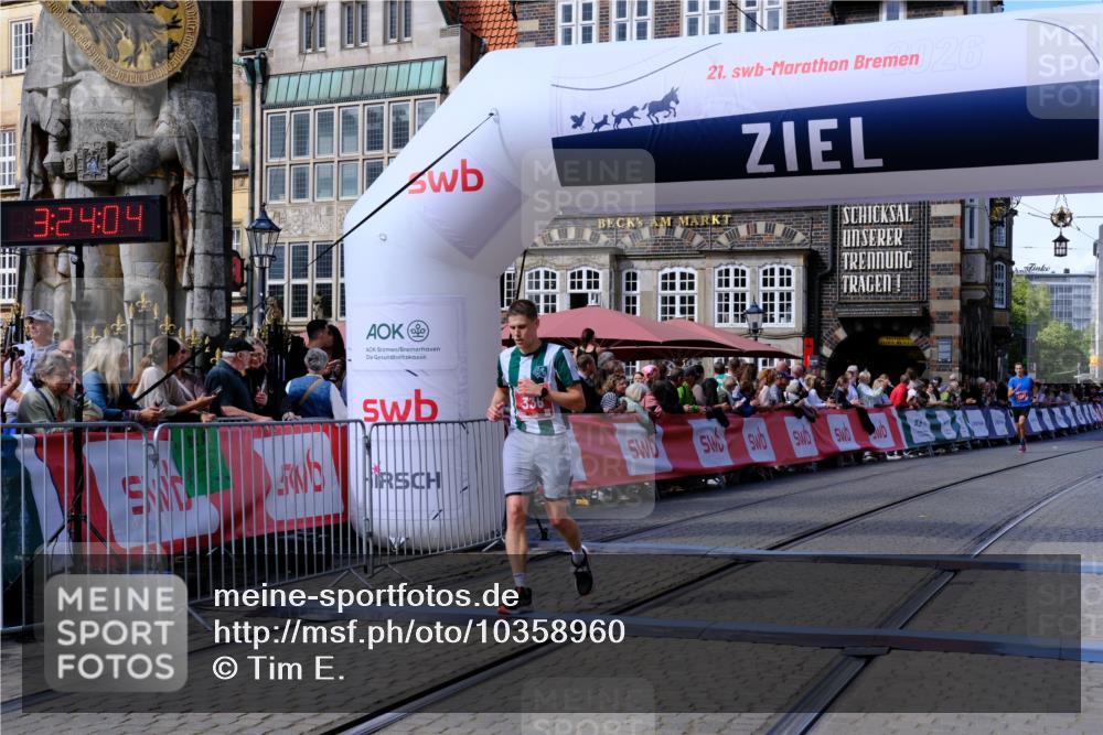 13.09.2026 - 21. swb-Marathon Bremen Tim E. http://msf.ph/oto/10358960 13.09.2026 12:54:53 Ziel 1020 meine-sportfotos.de