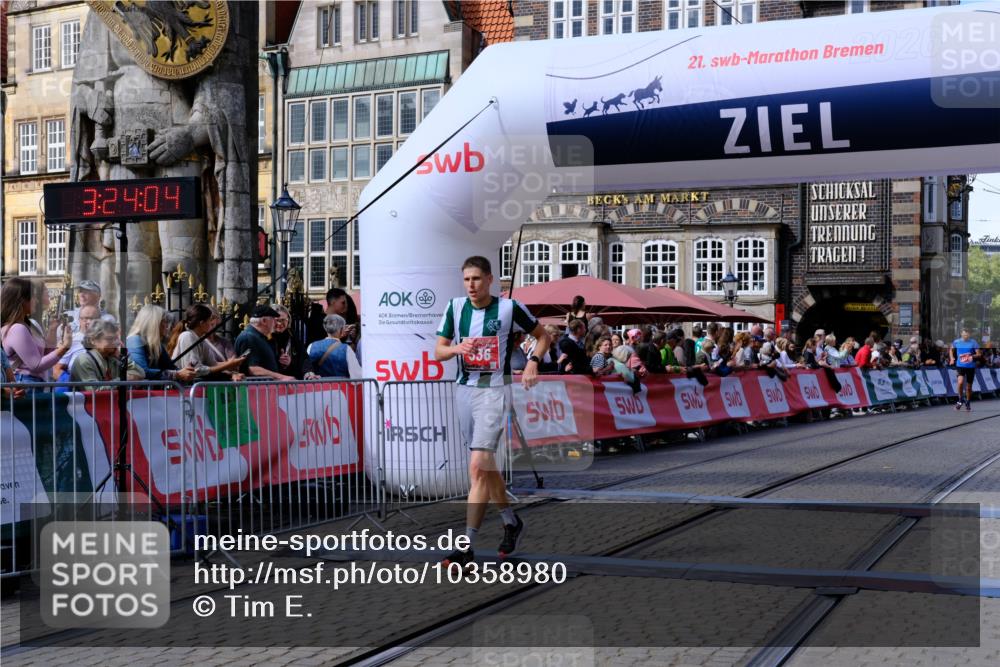 13.09.2026 - 21. swb-Marathon Bremen Tim E. http://msf.ph/oto/10358980 13.09.2026 12:54:53 Ziel 1020 meine-sportfotos.de