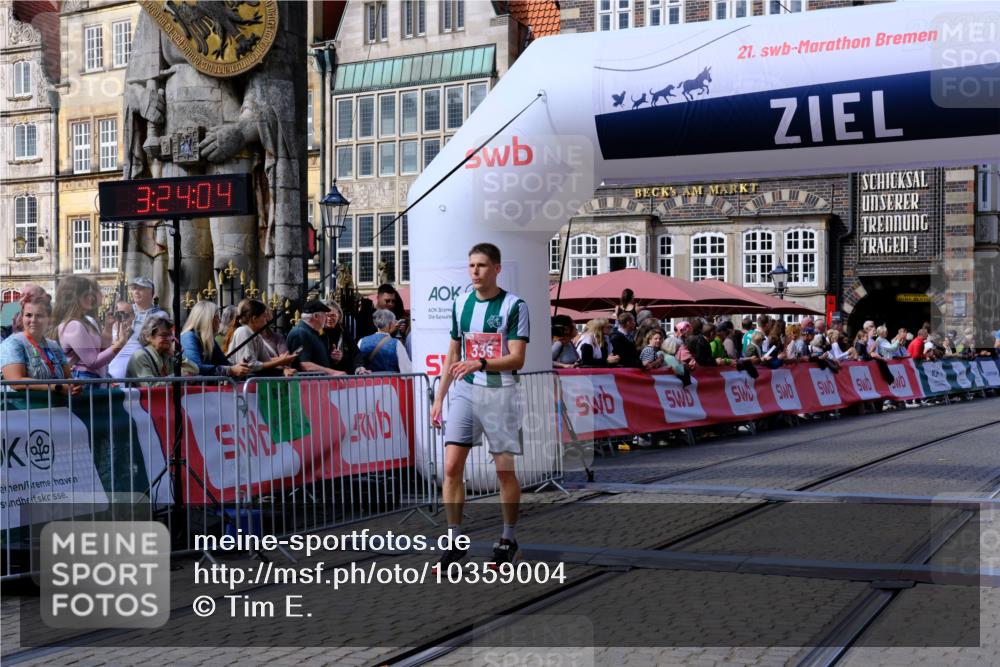 13.09.2026 - 21. swb-Marathon Bremen Tim E. http://msf.ph/oto/10359004 13.09.2026 12:54:53 Ziel 1020 meine-sportfotos.de