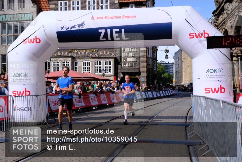 13.09.2026 - 21. swb-Marathon Bremen Tim E. http://msf.ph/oto/10359045 13.09.2026 12:54:58 Ziel 1020 meine-sportfotos.de