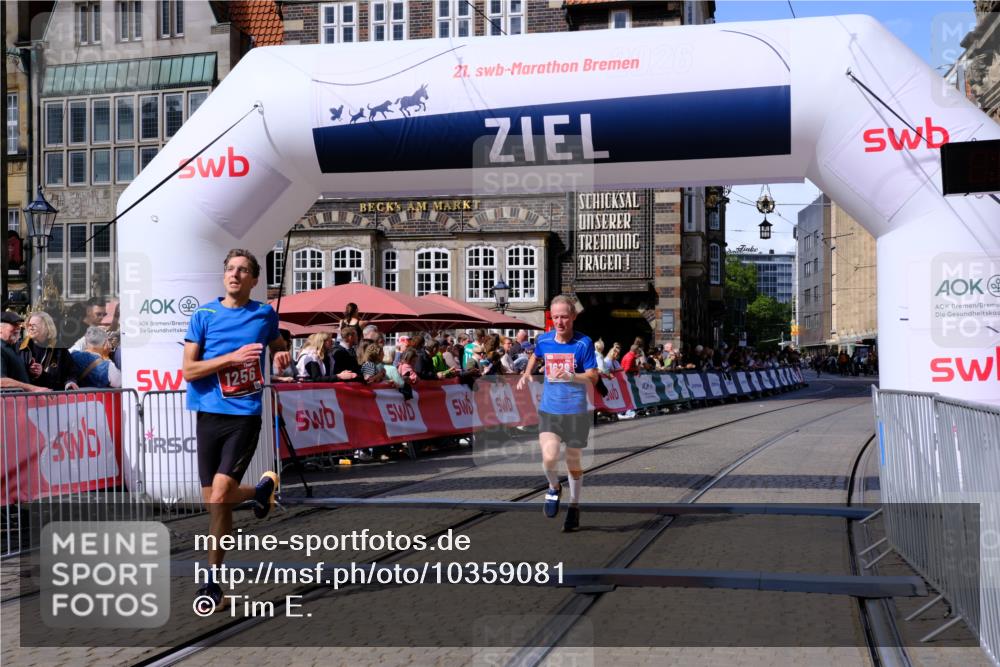 13.09.2026 - 21. swb-Marathon Bremen Tim E. http://msf.ph/oto/10359081 13.09.2026 12:54:59 Ziel 1020 meine-sportfotos.de