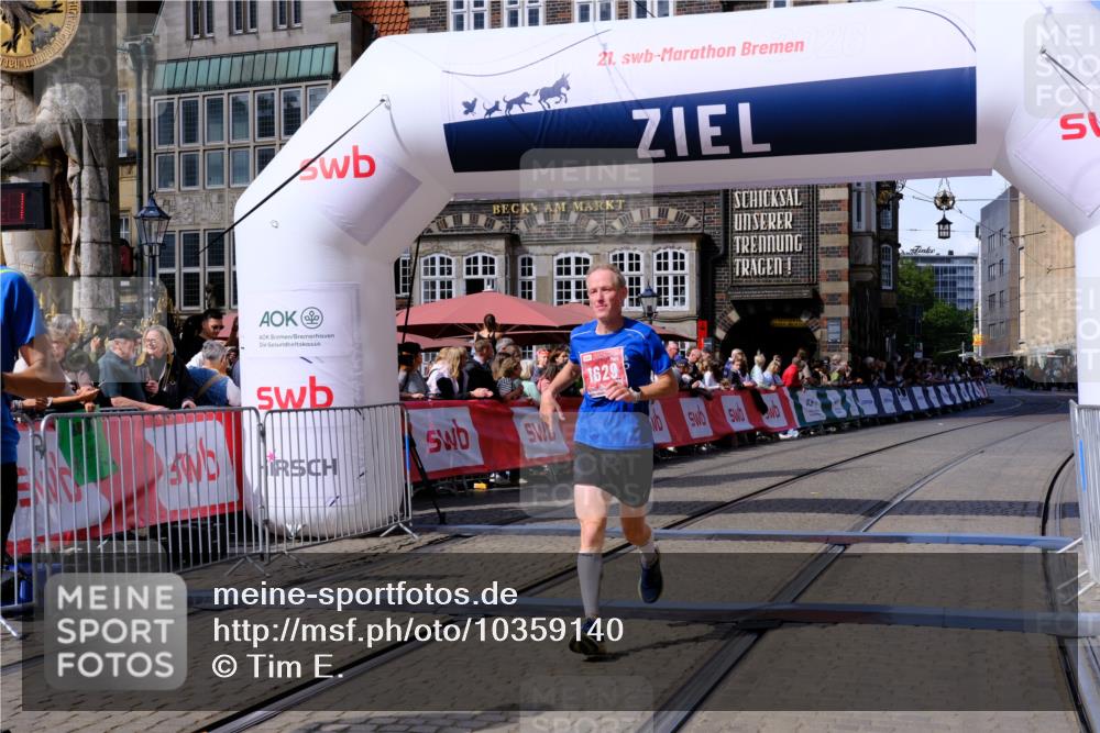 13.09.2026 - 21. swb-Marathon Bremen Tim E. http://msf.ph/oto/10359140 13.09.2026 12:55:00 Ziel 1020 meine-sportfotos.de