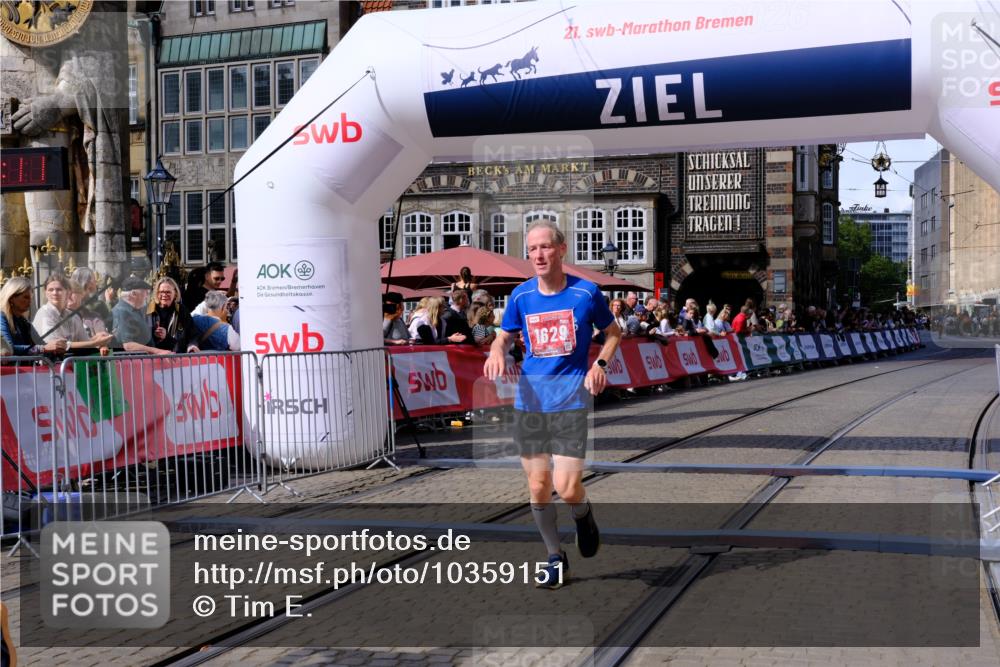 13.09.2026 - 21. swb-Marathon Bremen Tim E. http://msf.ph/oto/10359151 13.09.2026 12:55:00 Ziel 1020 meine-sportfotos.de