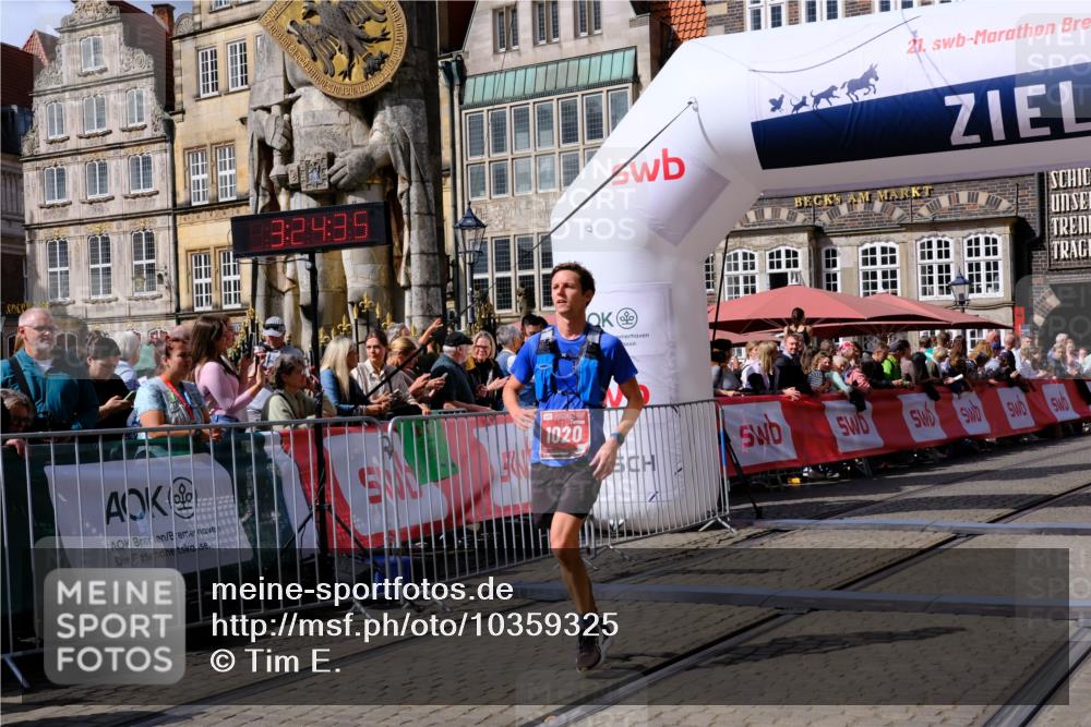 13.09.2026 - 21. swb-Marathon Bremen Tim E. http://msf.ph/oto/10359325 13.09.2026 12:55:24 Ziel 3744, 13085 meine-sportfotos.de