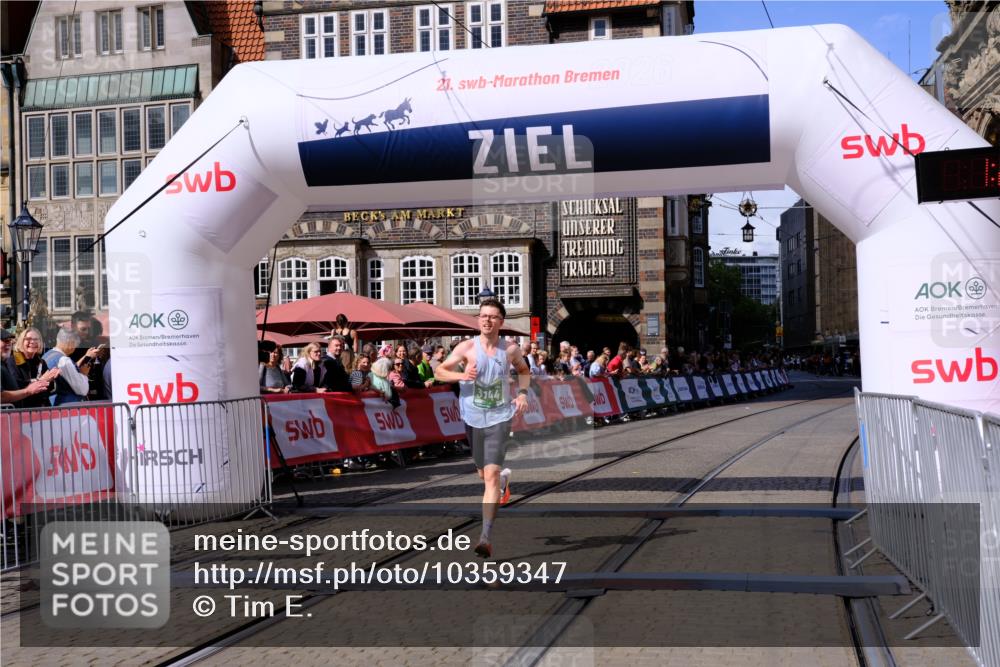 13.09.2026 - 21. swb-Marathon Bremen Tim E. http://msf.ph/oto/10359347 13.09.2026 12:55:36 Ziel 3744 meine-sportfotos.de