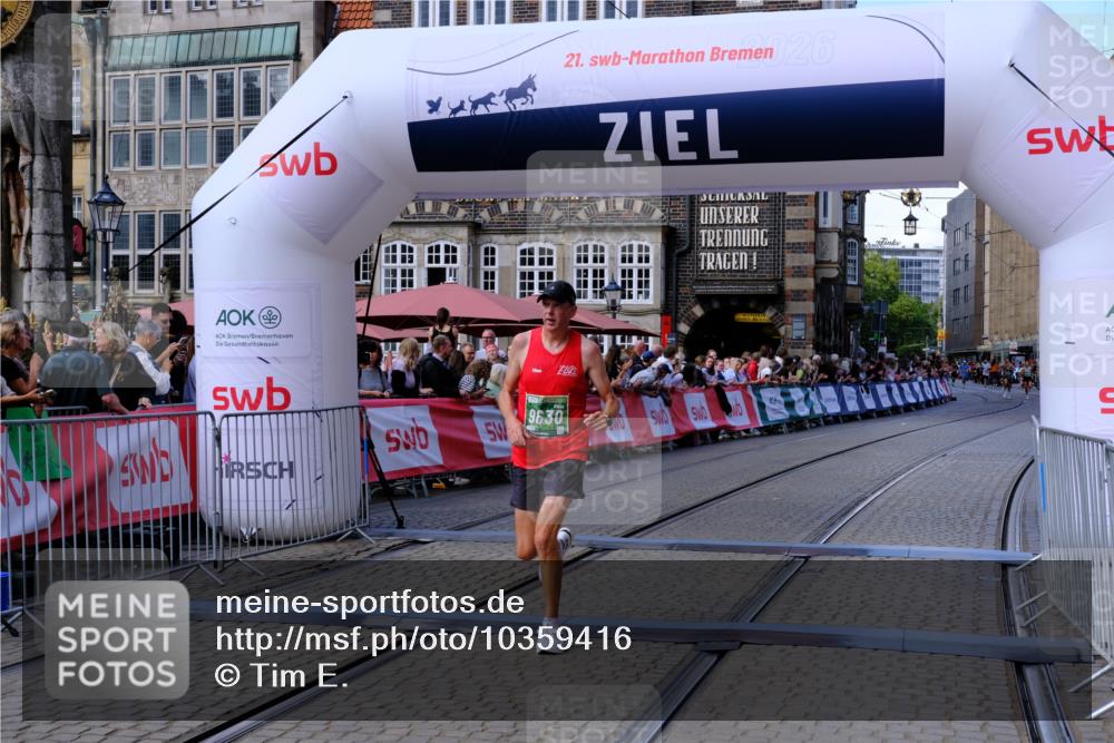 13.09.2026 - 21. swb-Marathon Bremen Tim E. http://msf.ph/oto/10359416 13.09.2026 12:55:59 Ziel 299, 1724, 2072, 4381, 5163, 9630, 10034 meine-sportfotos.de