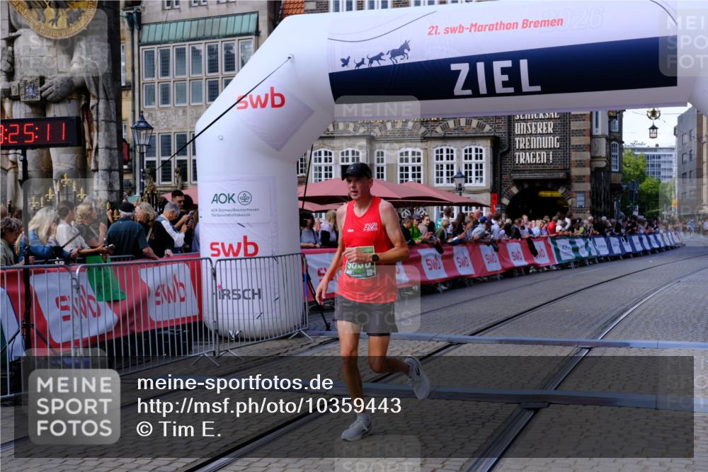13.09.2026 - 21. swb-Marathon Bremen Tim E. http://msf.ph/oto/10359443 13.09.2026 12:55:59 Ziel 299, 1724, 2072, 4381, 5163, 9630, 10034 meine-sportfotos.de