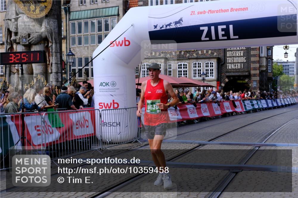13.09.2026 - 21. swb-Marathon Bremen Tim E. http://msf.ph/oto/10359458 13.09.2026 12:56:00 Ziel 1724, 2072, 4381, 5163, 9630, 10034 meine-sportfotos.de