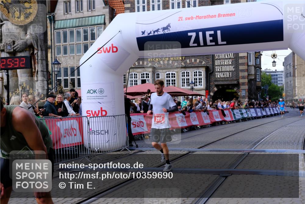 13.09.2026 - 21. swb-Marathon Bremen Tim E. http://msf.ph/oto/10359690 13.09.2026 12:56:20 Ziel 1583, 6630, 13080 meine-sportfotos.de