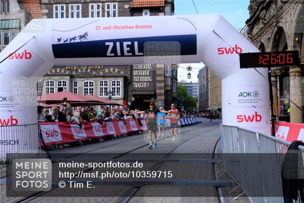 13.09.2026 - 21. swb-Marathon Bremen Tim E. http://msf.ph/oto/10359715 13.09.2026 12:56:28 Ziel 250, 6630 meine-sportfotos.de