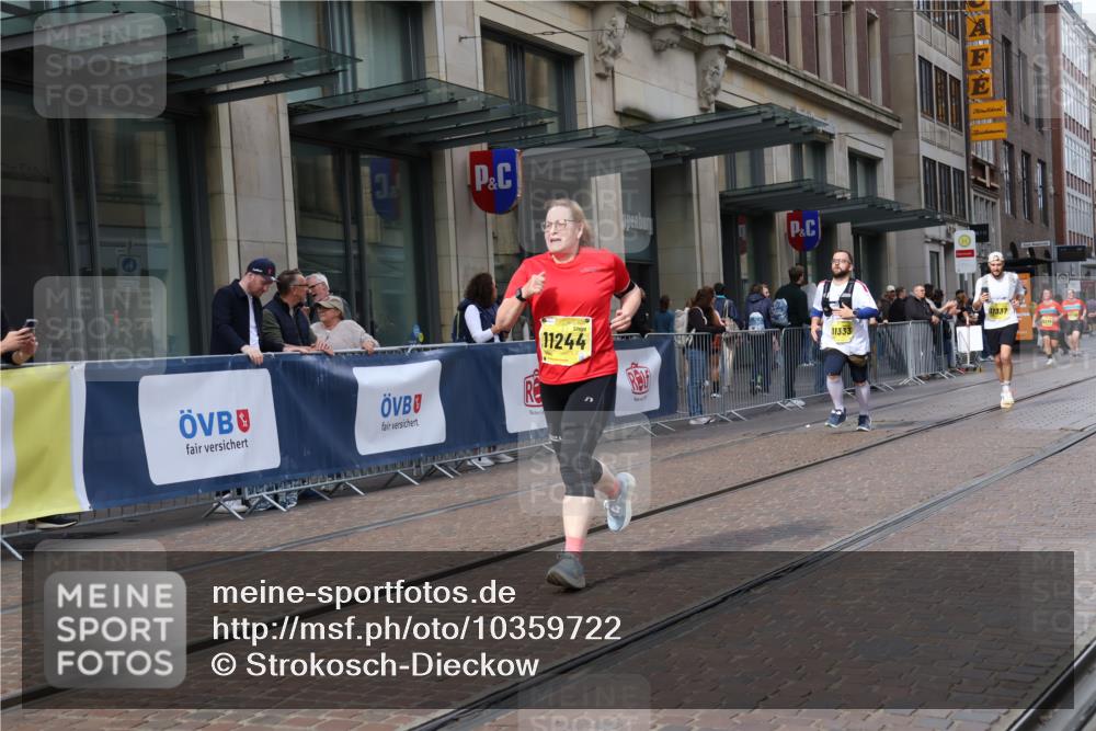 13.09.2026 - 21. swb-Marathon Bremen Strokosch-Dieckow http://msf.ph/oto/10359722 13.09.2026 11:20:02 Ziel 10161, 11244, 11296, 11333, 11337, 12285, 12374, 10430, 10882, 11546, 12472 meine-sportfotos.de
