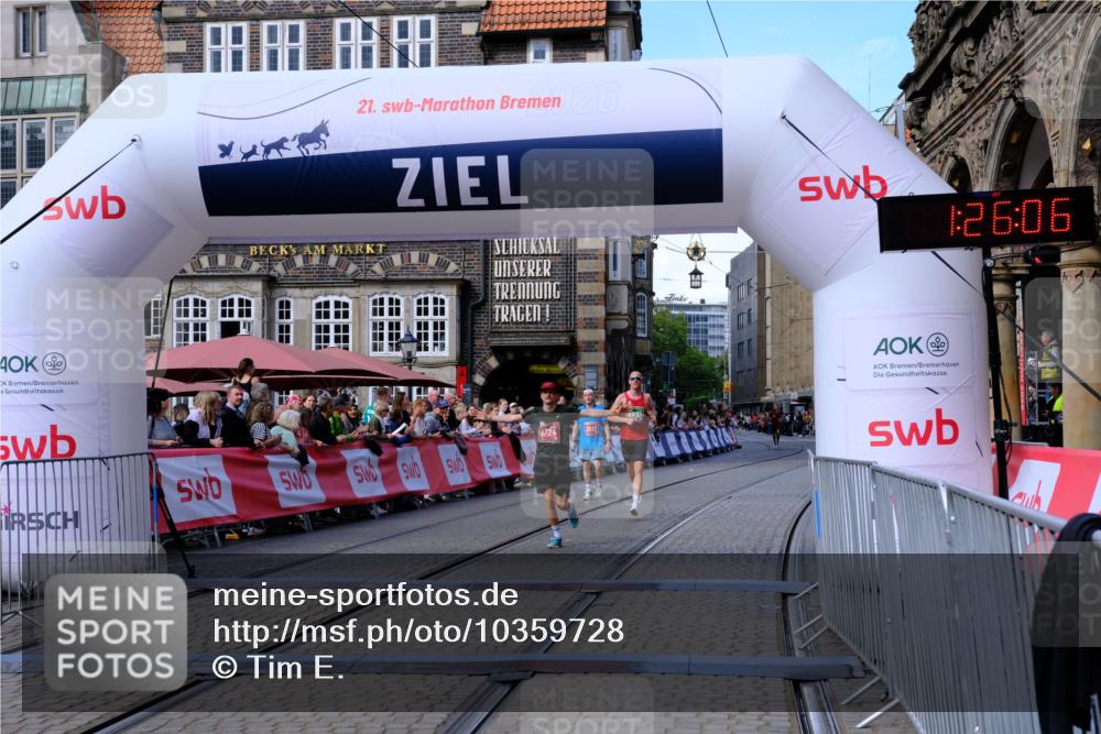 13.09.2026 - 21. swb-Marathon Bremen Tim E. http://msf.ph/oto/10359728 13.09.2026 12:56:28 Ziel 250, 6630 meine-sportfotos.de