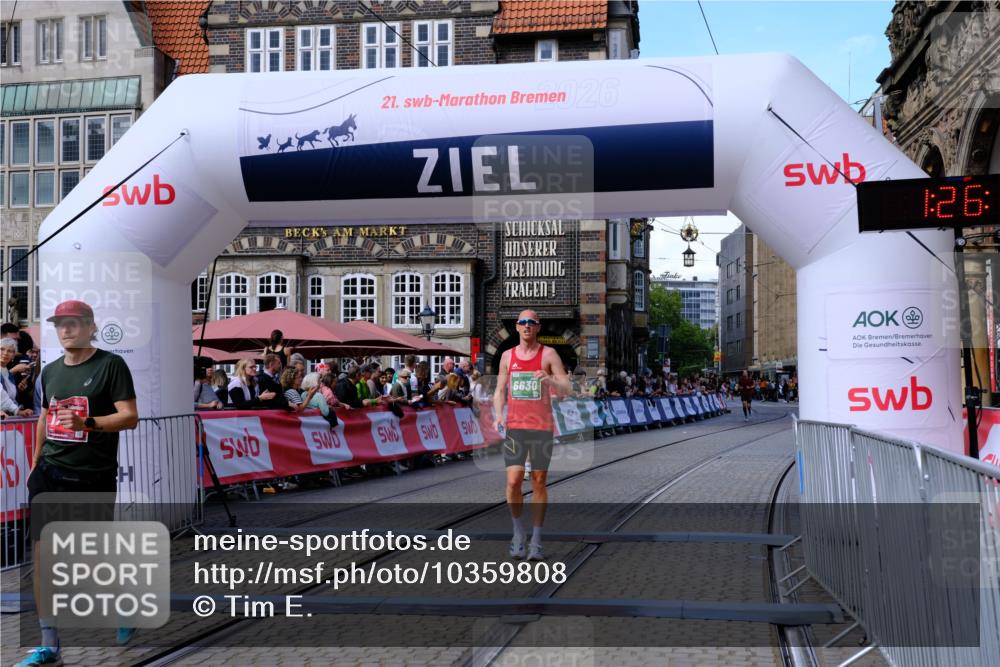 13.09.2026 - 21. swb-Marathon Bremen Tim E. http://msf.ph/oto/10359808 13.09.2026 12:56:32 Ziel 250, 6630 meine-sportfotos.de