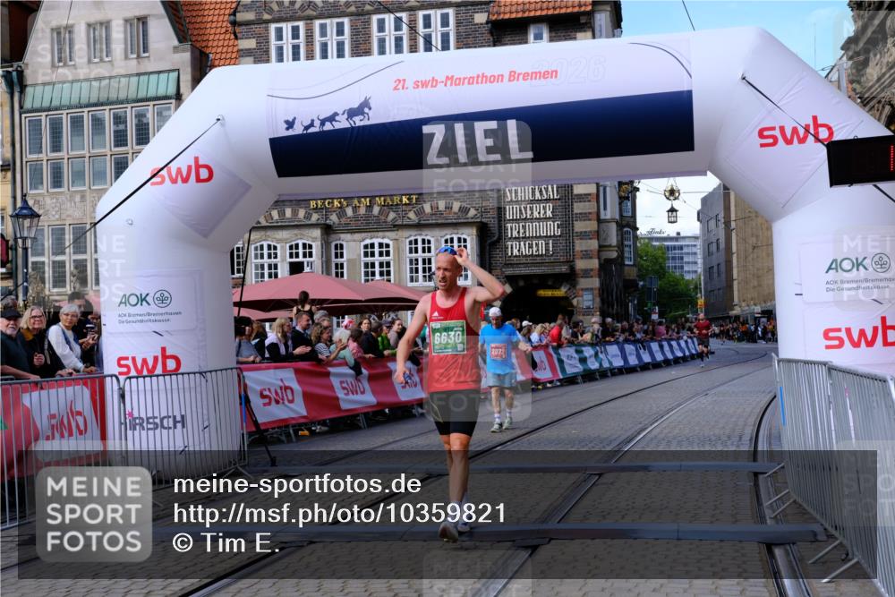 13.09.2026 - 21. swb-Marathon Bremen Tim E. http://msf.ph/oto/10359821 13.09.2026 12:56:34 Ziel 250, 6630 meine-sportfotos.de