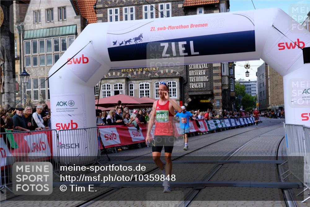 13.09.2026 - 21. swb-Marathon Bremen Tim E. http://msf.ph/oto/10359848 13.09.2026 12:56:34 Ziel 250, 6630 meine-sportfotos.de