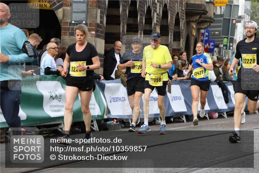 13.09.2026 - 21. swb-Marathon Bremen Strokosch-Dieckow http://msf.ph/oto/10359857 13.09.2026 10:57:56 Ziel 10177, 10300, 10394, 10460, 11106, 11153, 11245, 11365, 11480, 11498, 11532, 11568, 11734, 11965, 11966, 12037, 12111, 12222, 12264, 12372, 10494, 10543, 10604, 10673, 10826, 10828, 10903, 10914, 10931, 10932, 11295, 11332, 11752, 11863, 11884, 12441, 12482 meine-sportfotos.de