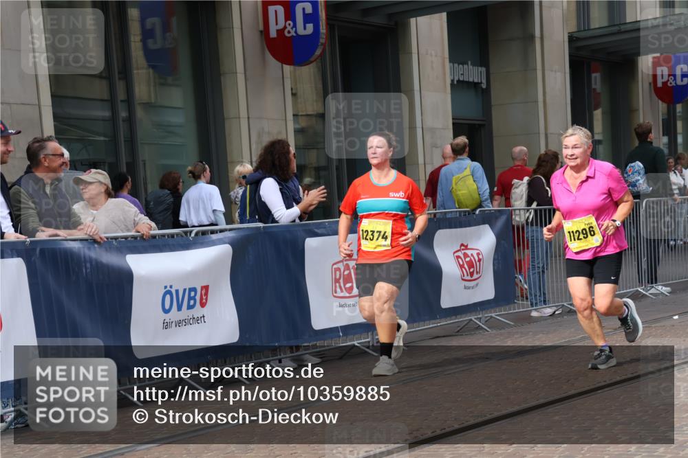 13.09.2026 - 21. swb-Marathon Bremen Strokosch-Dieckow http://msf.ph/oto/10359885 13.09.2026 11:20:11 Ziel 10161, 11296, 11529, 11530, 11541, 11675, 11980, 12285, 12316, 12317, 12374, 10430, 10882, 11244, 11333, 11337, 11546, 12472 meine-sportfotos.de
