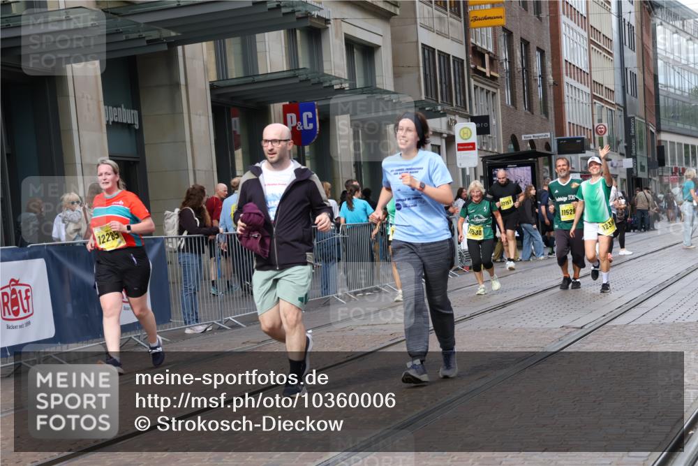 13.09.2026 - 21. swb-Marathon Bremen Strokosch-Dieckow http://msf.ph/oto/10360006 13.09.2026 11:20:14 Ziel 10161, 11296, 11529, 11530, 11541, 11675, 11980, 12153, 12285, 12316, 12317, 12374, 10430, 11244, 11333, 11337, 11546, 12374, 12472 meine-sportfotos.de