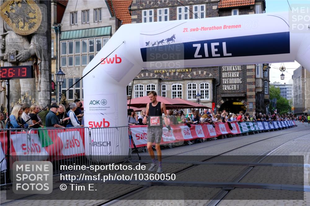 13.09.2026 - 21. swb-Marathon Bremen Tim E. http://msf.ph/oto/10360050 13.09.2026 12:57:02 Ziel 901, 1212, 1288, 4936, 7118 meine-sportfotos.de