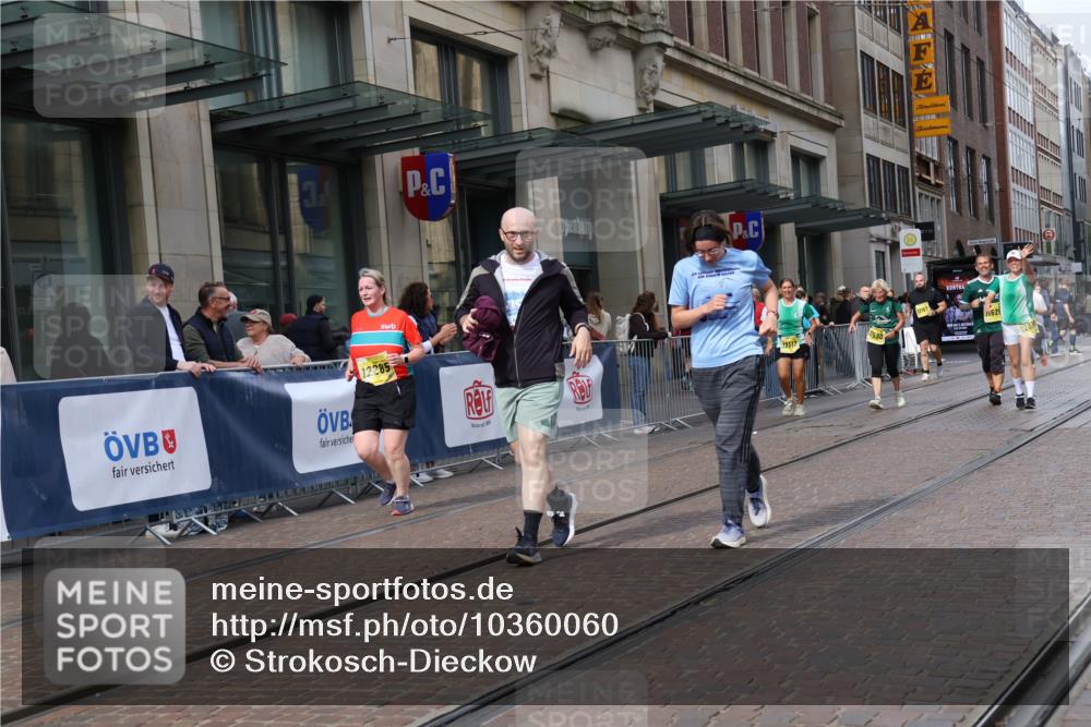 13.09.2026 - 21. swb-Marathon Bremen Strokosch-Dieckow http://msf.ph/oto/10360060 13.09.2026 11:20:15 Ziel 10161, 11296, 11529, 11530, 11541, 11675, 11980, 12153, 12285, 12316, 12317, 10430, 11244, 11333, 11337, 11546, 12374 meine-sportfotos.de