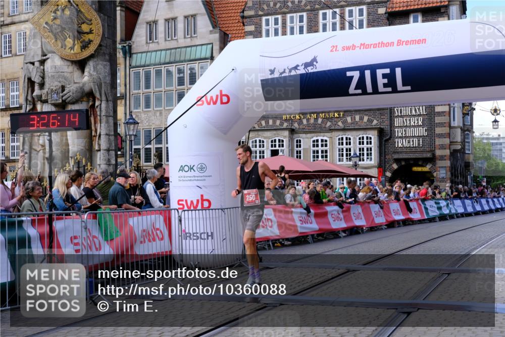 13.09.2026 - 21. swb-Marathon Bremen Tim E. http://msf.ph/oto/10360088 13.09.2026 12:57:03 Ziel 901, 1288, 4936, 7118 meine-sportfotos.de