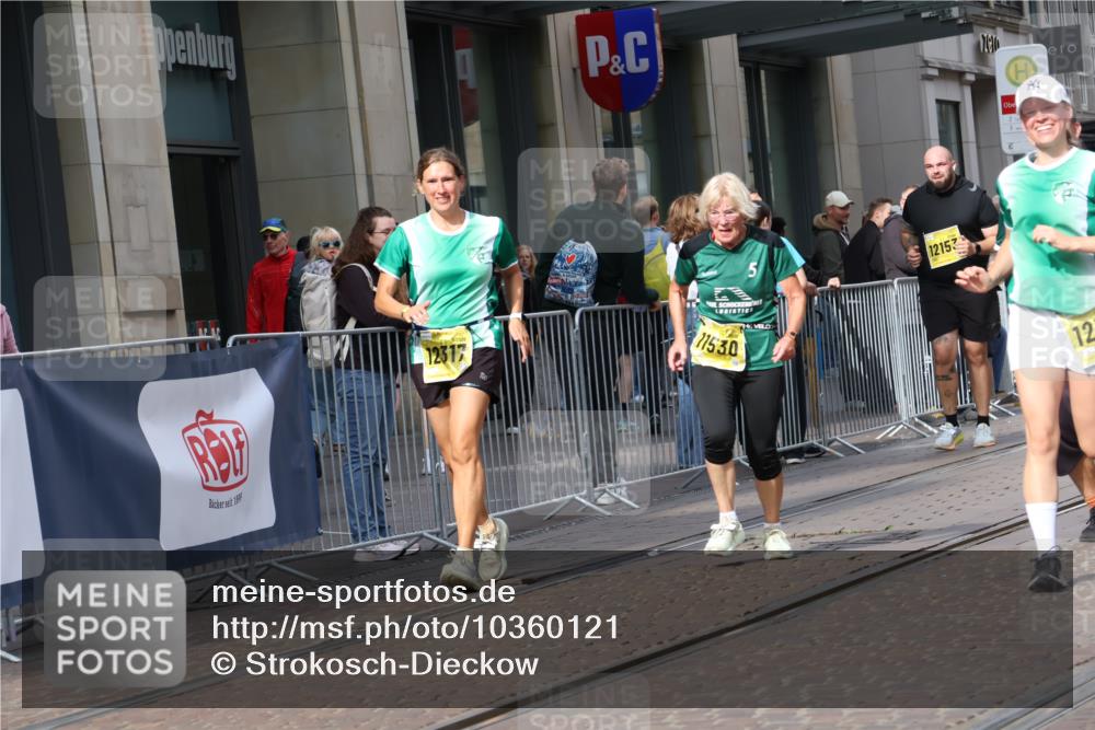 13.09.2026 - 21. swb-Marathon Bremen Strokosch-Dieckow http://msf.ph/oto/10360121 13.09.2026 11:20:17 Ziel 10161, 11296, 11529, 11530, 11541, 11675, 11980, 12153, 12285, 12316, 12317, 10430, 11244, 11333, 11337, 11546, 12374 meine-sportfotos.de