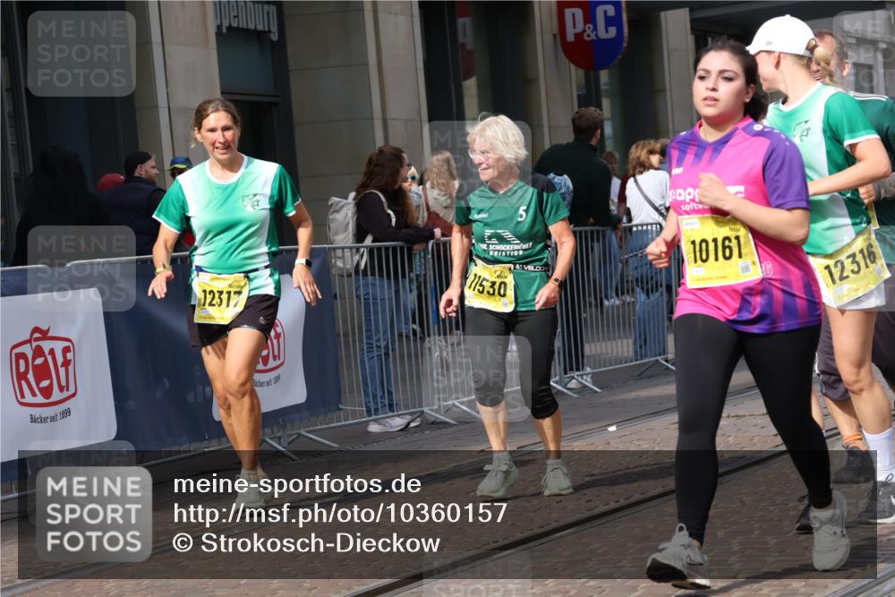 13.09.2026 - 21. swb-Marathon Bremen Strokosch-Dieckow http://msf.ph/oto/10360157 13.09.2026 11:20:19 Ziel 10161, 11296, 11529, 11530, 11541, 11675, 11980, 12153, 12285, 12316, 12317, 10430, 11244, 11296, 11333, 11337, 11546, 12374 meine-sportfotos.de