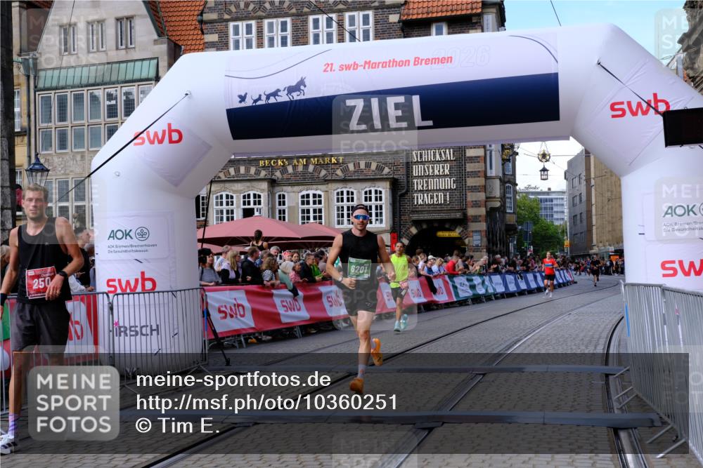 13.09.2026 - 21. swb-Marathon Bremen Tim E. http://msf.ph/oto/10360251 13.09.2026 12:57:19 Ziel 365, 573, 3368, 6201, 7118, 7671 meine-sportfotos.de