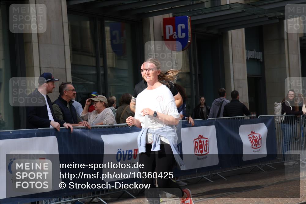 13.09.2026 - 21. swb-Marathon Bremen Strokosch-Dieckow http://msf.ph/oto/10360425 13.09.2026 11:20:25 Ziel 10161, 11529, 11530, 11541, 11675, 11980, 12153, 12316, 12317, 10161, 11244, 11296, 11333, 11337, 12285, 12374 meine-sportfotos.de