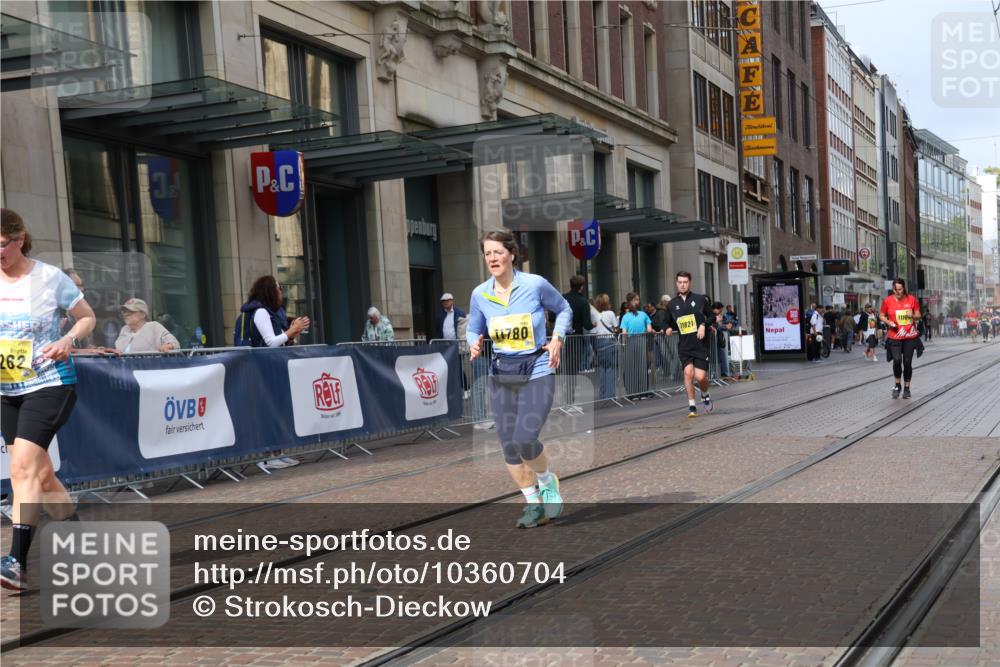 13.09.2026 - 21. swb-Marathon Bremen Strokosch-Dieckow http://msf.ph/oto/10360704 13.09.2026 11:21:09 Ziel 11262, 11780, 11821, 10407, 12542 meine-sportfotos.de