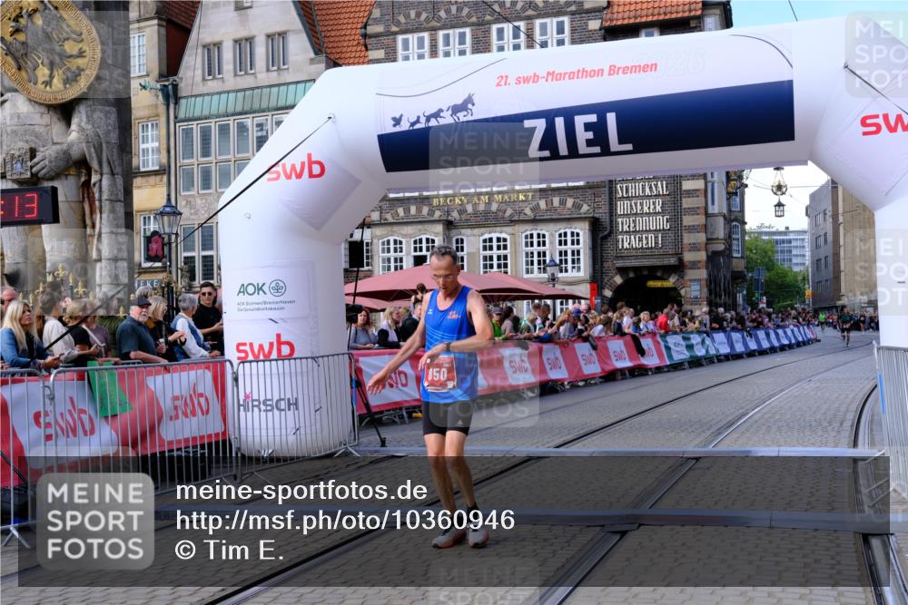 13.09.2026 - 21. swb-Marathon Bremen Tim E. http://msf.ph/oto/10360946 13.09.2026 12:58:01 Ziel 919, 4795 meine-sportfotos.de