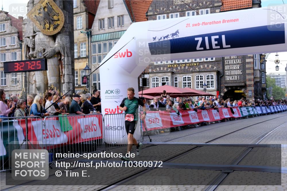 13.09.2026 - 21. swb-Marathon Bremen Tim E. http://msf.ph/oto/10360972 13.09.2026 12:58:14 Ziel 1323, 2099, 9065 meine-sportfotos.de