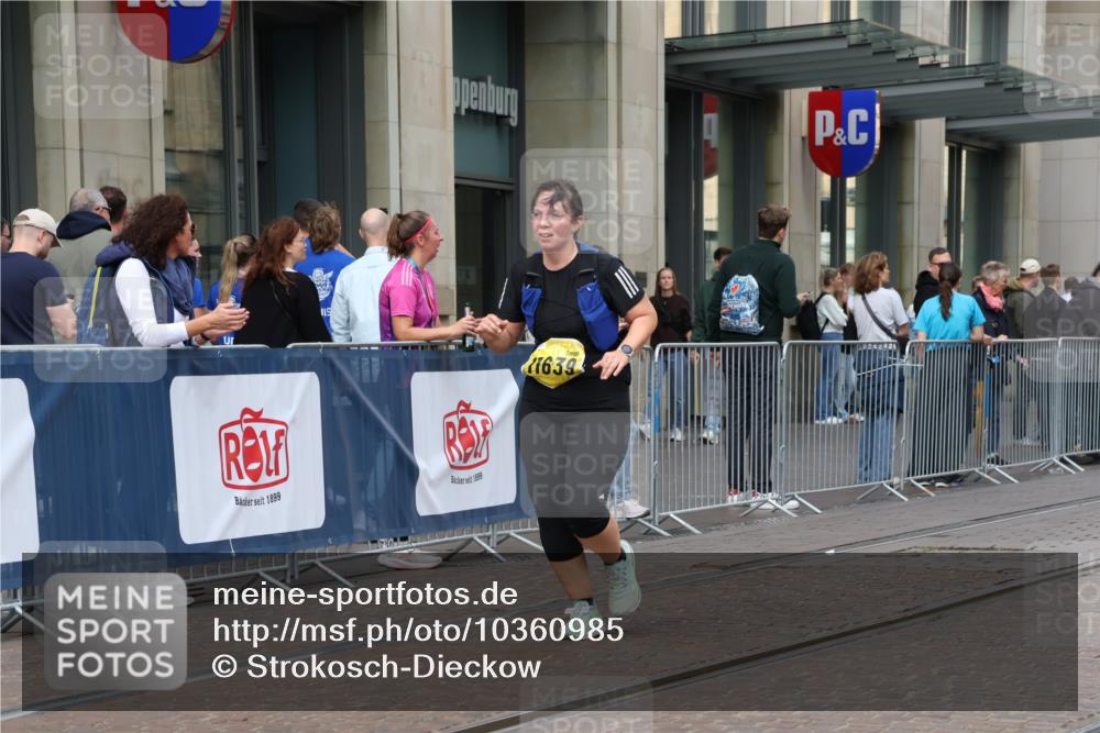 13.09.2026 - 21. swb-Marathon Bremen Strokosch-Dieckow http://msf.ph/oto/10360985 13.09.2026 11:21:40 Ziel 11639, 11698, 12157, 12211, 11104, 11262, 11780, 11821 meine-sportfotos.de