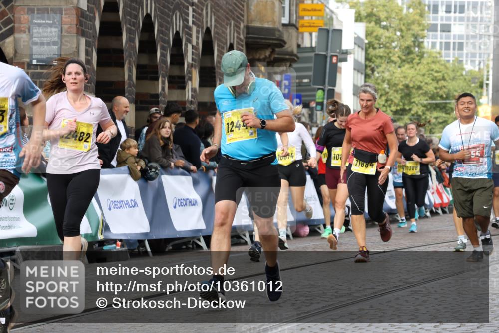13.09.2026 - 21. swb-Marathon Bremen Strokosch-Dieckow http://msf.ph/oto/10361012 13.09.2026 10:58:17 Ziel 10078, 10543, 10559, 10565, 10604, 10707, 10728, 10826, 10903, 10931, 10932, 11136, 11332, 11824, 11856, 11863, 12228, 12231, 12427, 12551, 12555, 10878, 10879, 11004, 11152, 11202, 11384, 11403, 11455, 11686, 11750, 11906, 11953, 12092, 12180, 12499, 12518 meine-sportfotos.de