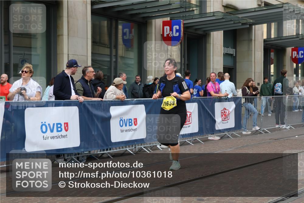 13.09.2026 - 21. swb-Marathon Bremen Strokosch-Dieckow http://msf.ph/oto/10361018 13.09.2026 11:21:41 Ziel 11639, 11698, 12157, 12211, 11104, 11262, 11780, 11821 meine-sportfotos.de