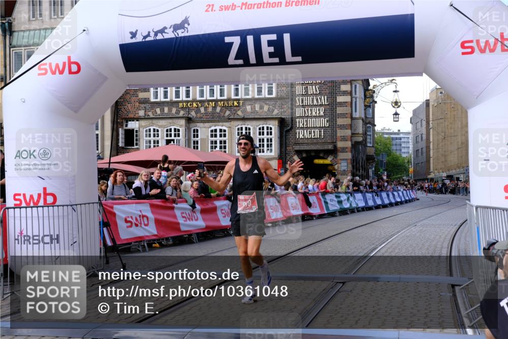 13.09.2026 - 21. swb-Marathon Bremen Tim E. http://msf.ph/oto/10361048 13.09.2026 12:58:26 Ziel 1323, 1379, 1604, 1717, 2073, 2099, 9065 meine-sportfotos.de