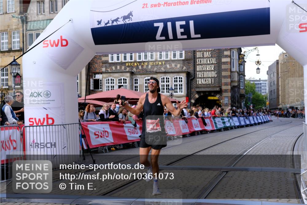 13.09.2026 - 21. swb-Marathon Bremen Tim E. http://msf.ph/oto/10361073 13.09.2026 12:58:26 Ziel 1323, 1379, 1604, 1717, 2073, 2099, 9065 meine-sportfotos.de