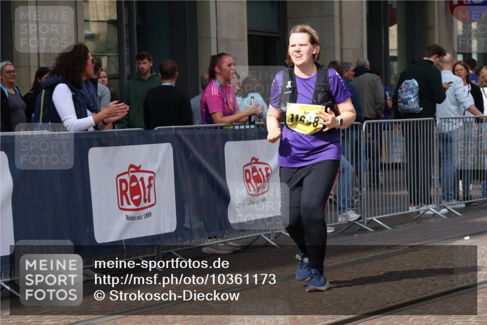 13.09.2026 - 21. swb-Marathon Bremen Strokosch-Dieckow http://msf.ph/oto/10361173 13.09.2026 11:21:50 Ziel 11698, 12157, 12211, 11104, 11639, 11821 meine-sportfotos.de